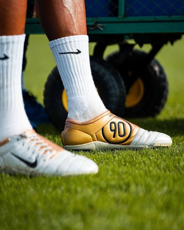 Nike T90